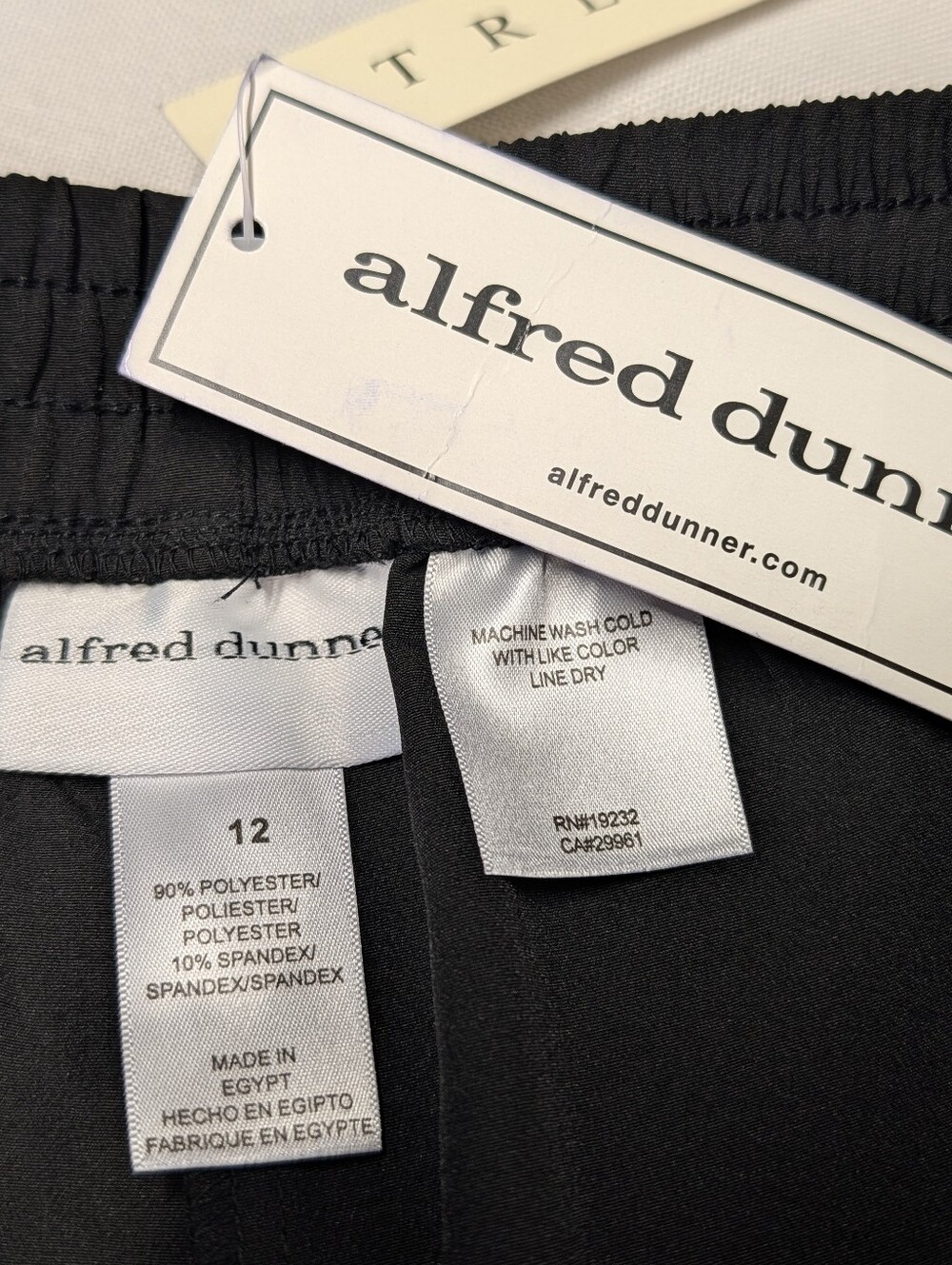 Alfred Dunner Womens Sz 12 Black Capri Crop Pants Mesh Hem Stretch Pull On NWT - Picture 7 of 7